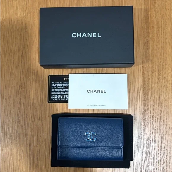 Chanel Lucky Clover cardholder wallet - Picture 2 of 9